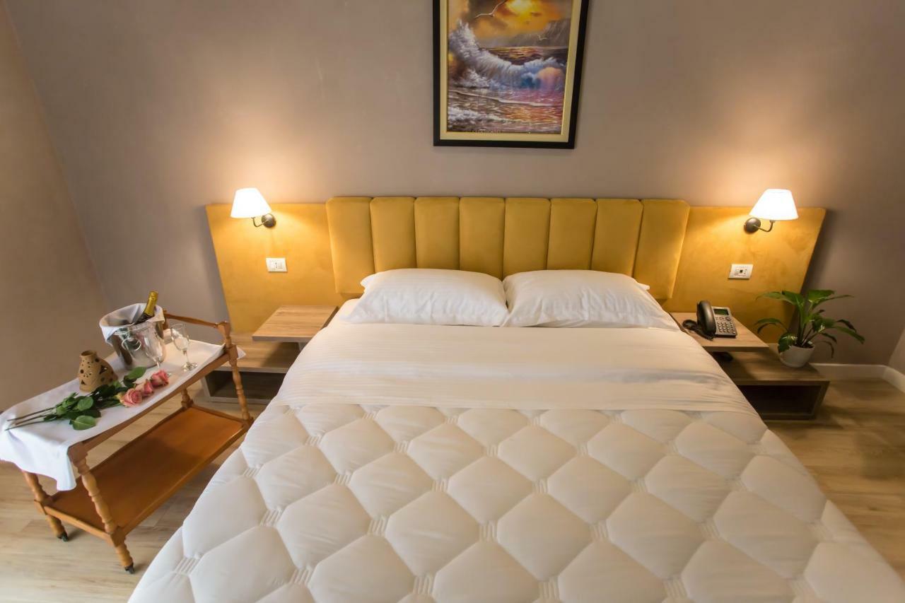 Vila Verde Beach Hotel ドゥラス エクステリア 写真